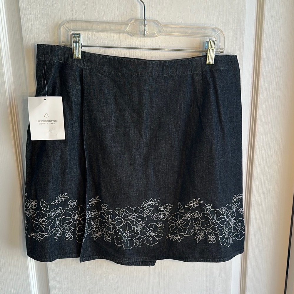 NWT Liz Claiborne Black Floral-Embroidered Denim Skort Sz 16